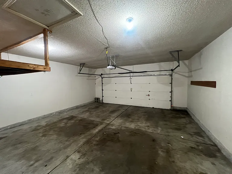 204 E Robberson St — Photo 27