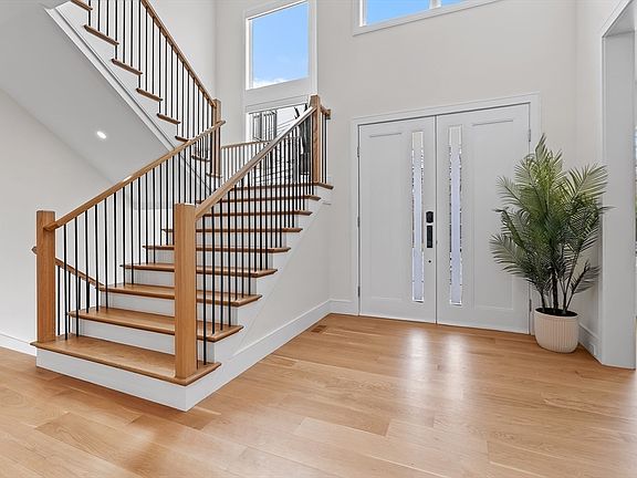 3rd image of 5 Colonial Rd #5
