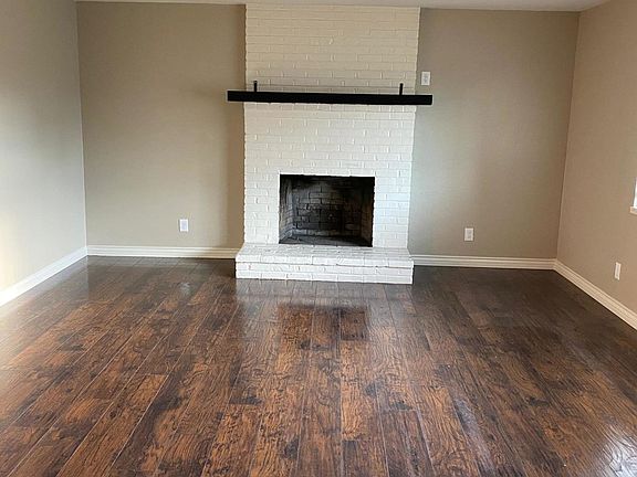 3rd image of 680 N Palm St