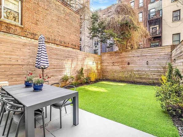 266 W 77th St APT 1, New York, NY 10024
