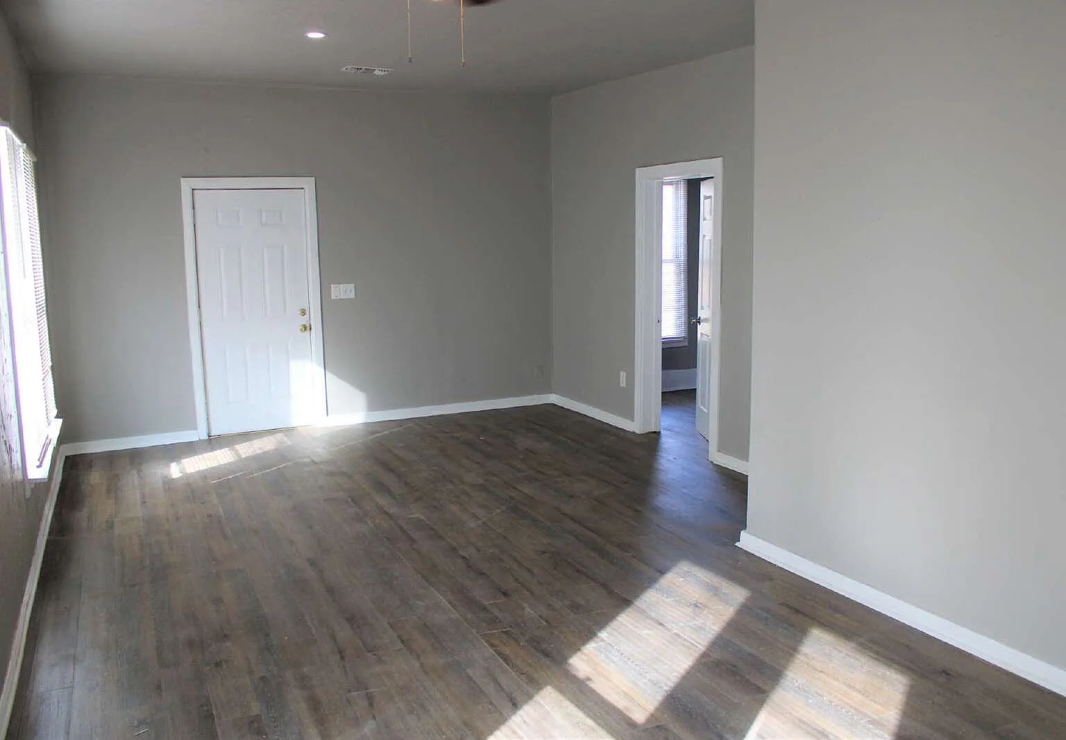 3 bed, 2.0 bath, 1268 sqft, $1,200 — Photo 4