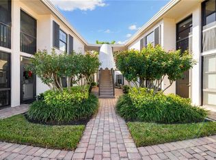 3135 Riviera Dr #B205, Naples, FL 34103