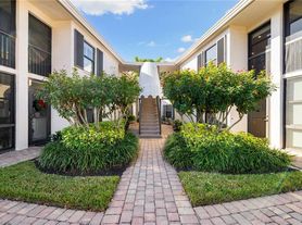 3135 Riviera Dr, Naples, FL