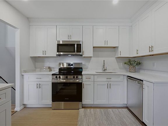 3rd image of 117 Canonchet Dr