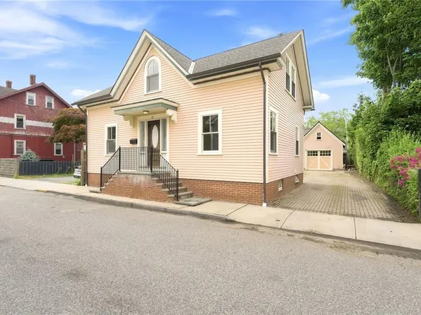 21 Elm St, Newport, RI 02840