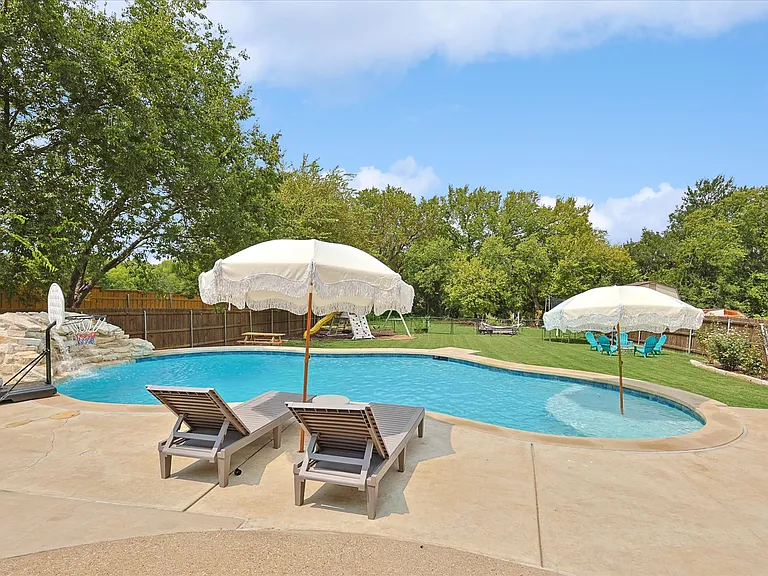 111 Creekview Dr W — Photo 30