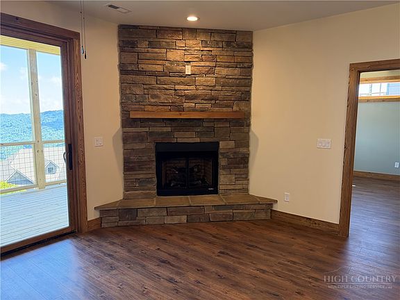 5th image of 156 Crescent Lane #23D