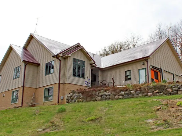 2565 143rd Ave, Decorah, IA 52101