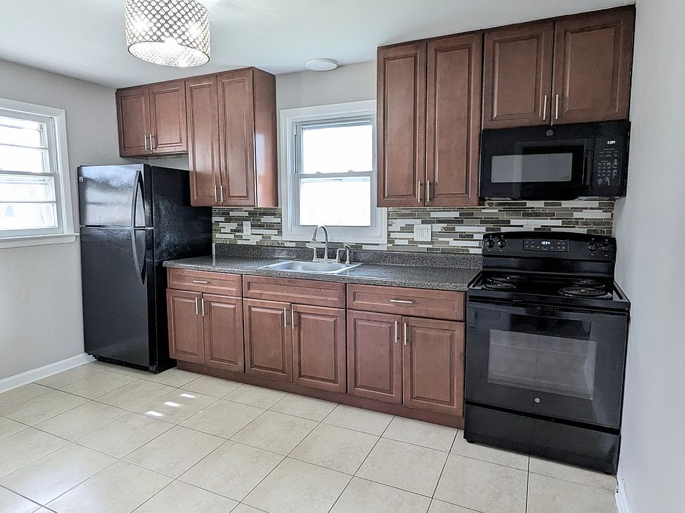 1st image of 52 Fernwood Ave APT 2