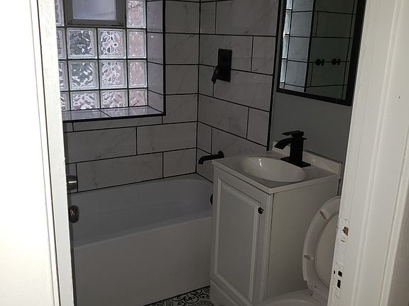 4th image of 2609 W 55th St Unit 1