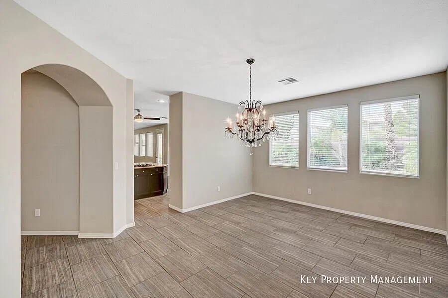 Exquisite 5 Bedroom Home in a Guard-Gated Henderson Community — Photo 3