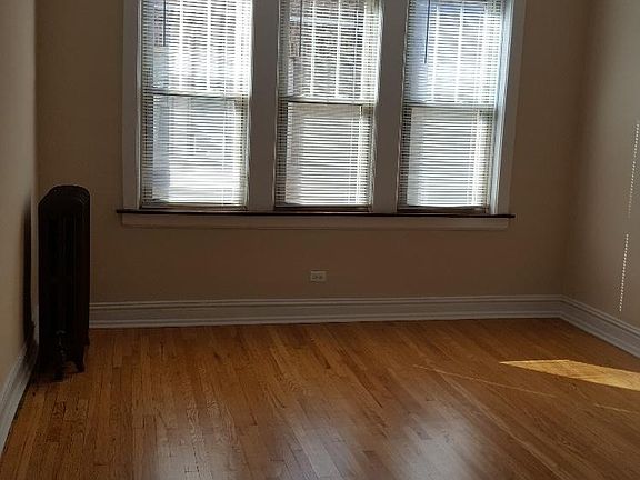 3rd image of 22 N Austin Blvd APT 3B