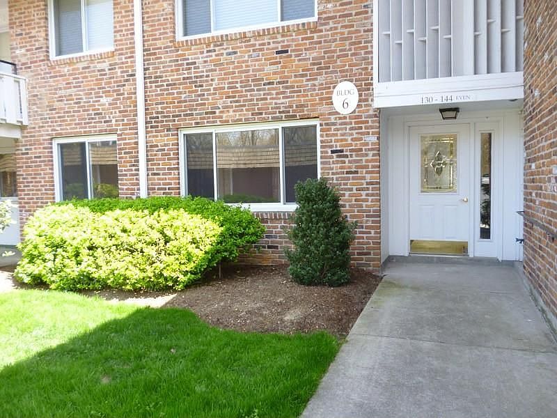 Two Bedroom Condo in Desirable Southport
        Complex