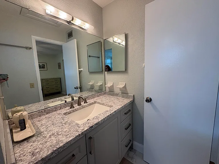 108 NE 20th Ave #206 — Photo 15