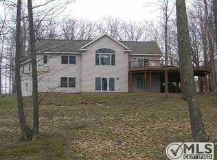 1916 Country Ln, Houghton, MI 49931