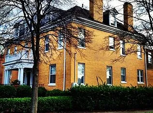 1400 colonial side view (6 apts)