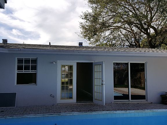5th image of 1801 N 46 Ave