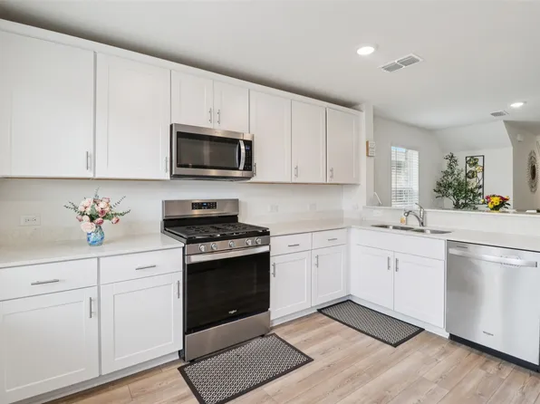 14109 Danesdale Dr, Pilot Point, TX 76258