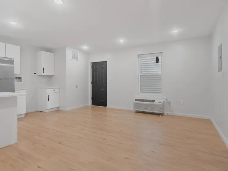 86 N 7th St #101 — Photo 4