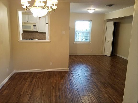 3rd image of 2814 Esterbrook Dr