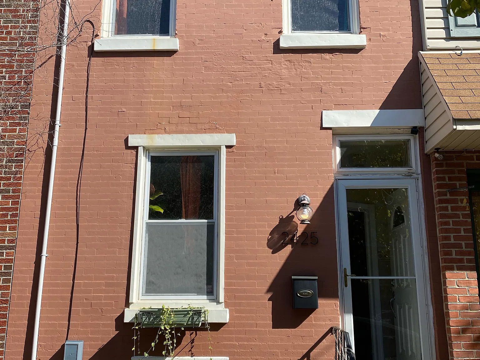 2425 E Letterly St — Photo 2