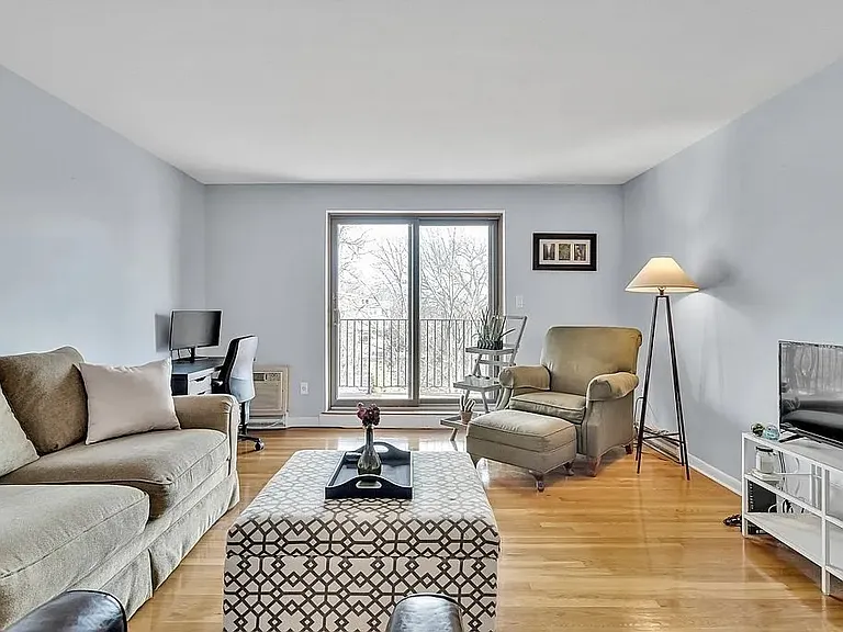 50 Seymour St #15 — Photo 9