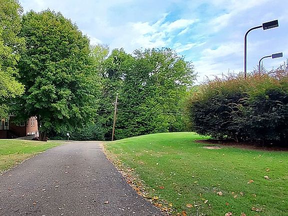 4th image of 503 Riverview Dr