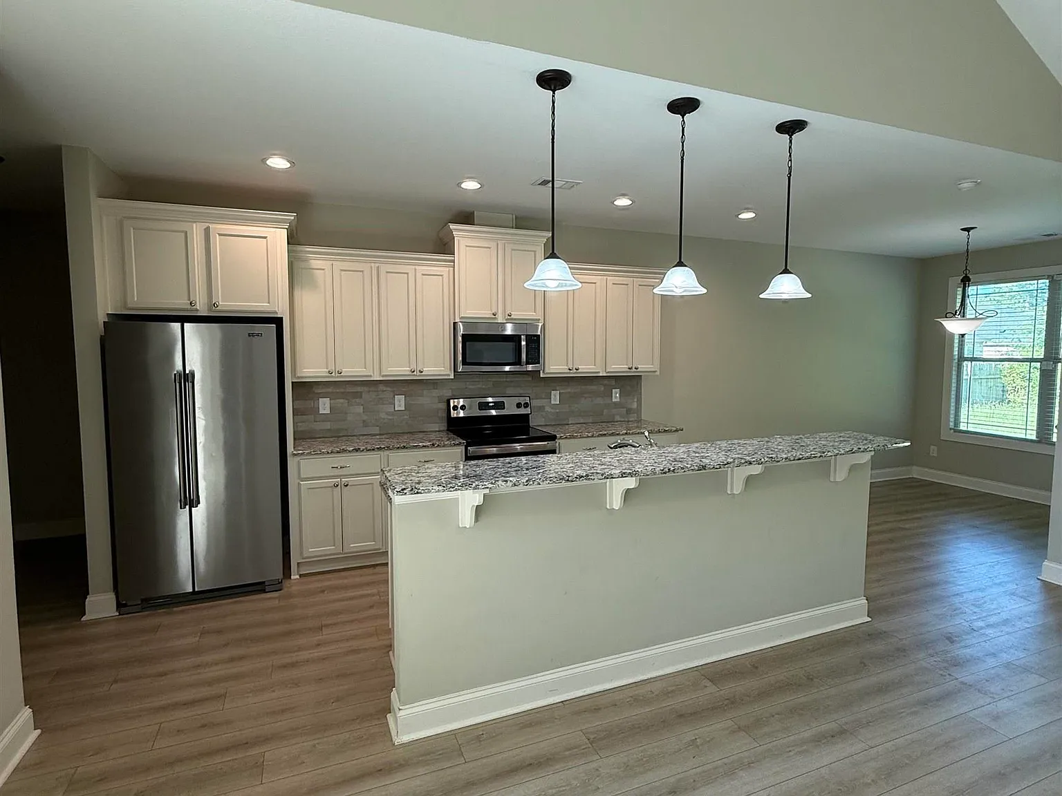 3 bed, 2.0 bath, 1762 sqft, $1,900 — Photo 4