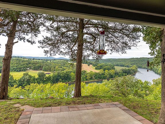 3rd image of 1004 Cliff Drive