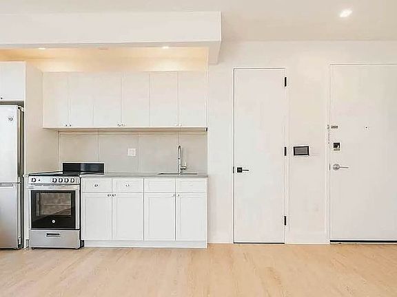 3rd image of 1351 Brooklyn Ave #3E