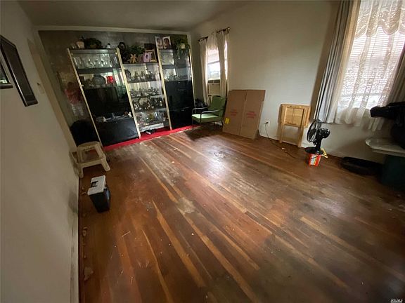 3rd image of 133 Weir St