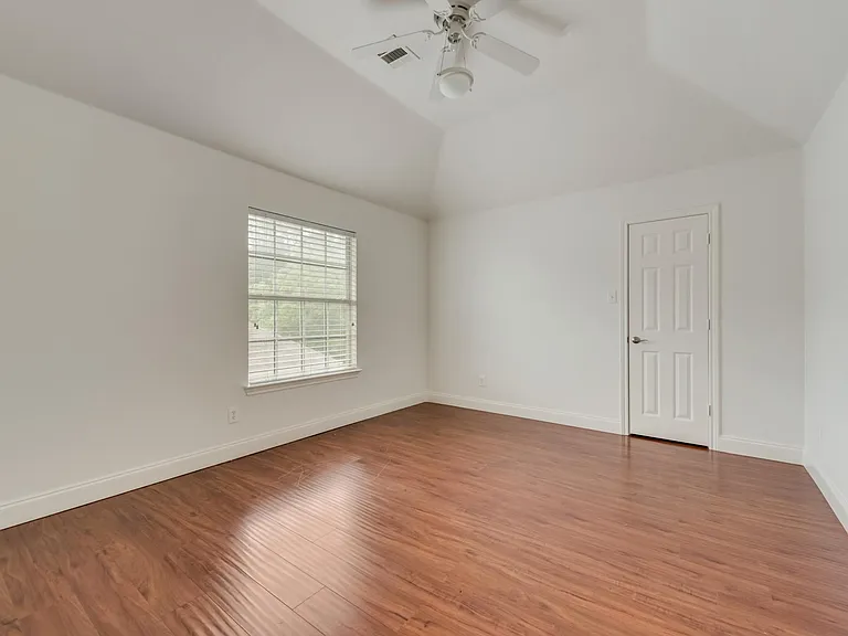 214 Sherwood Dr — Photo 13