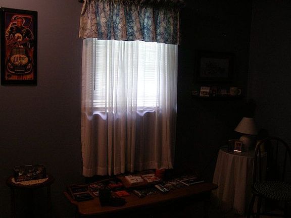 4th image of 803 N 2nd 1/2 St