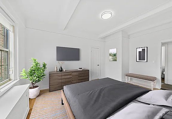 2nd image of 25 E 67th St #6AB