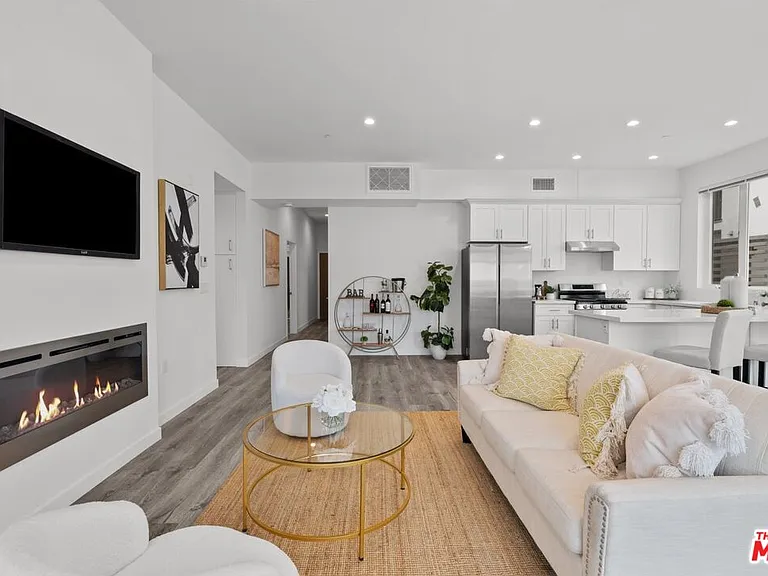5114 Cahuenga Blvd #1 — Photo 4