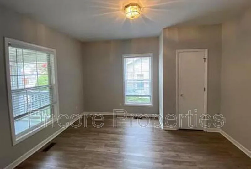 3 bed, 2.0 bath, 1204 sqft, $2,195 — Photo 4