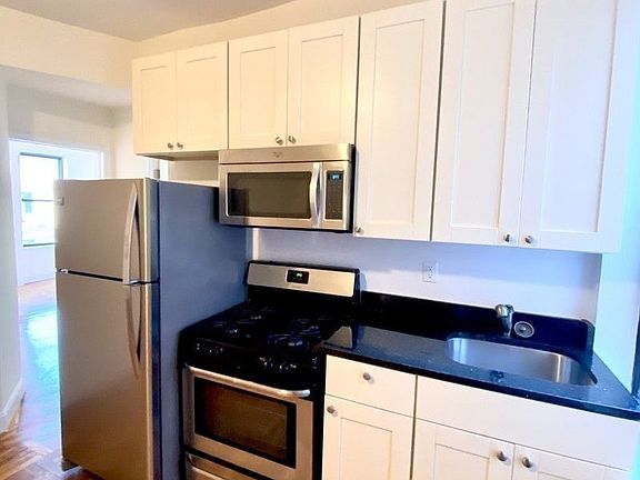 5th image of 30-84 34th St #3BA
