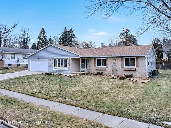 2nd image of 2958 Crestwood Dr
