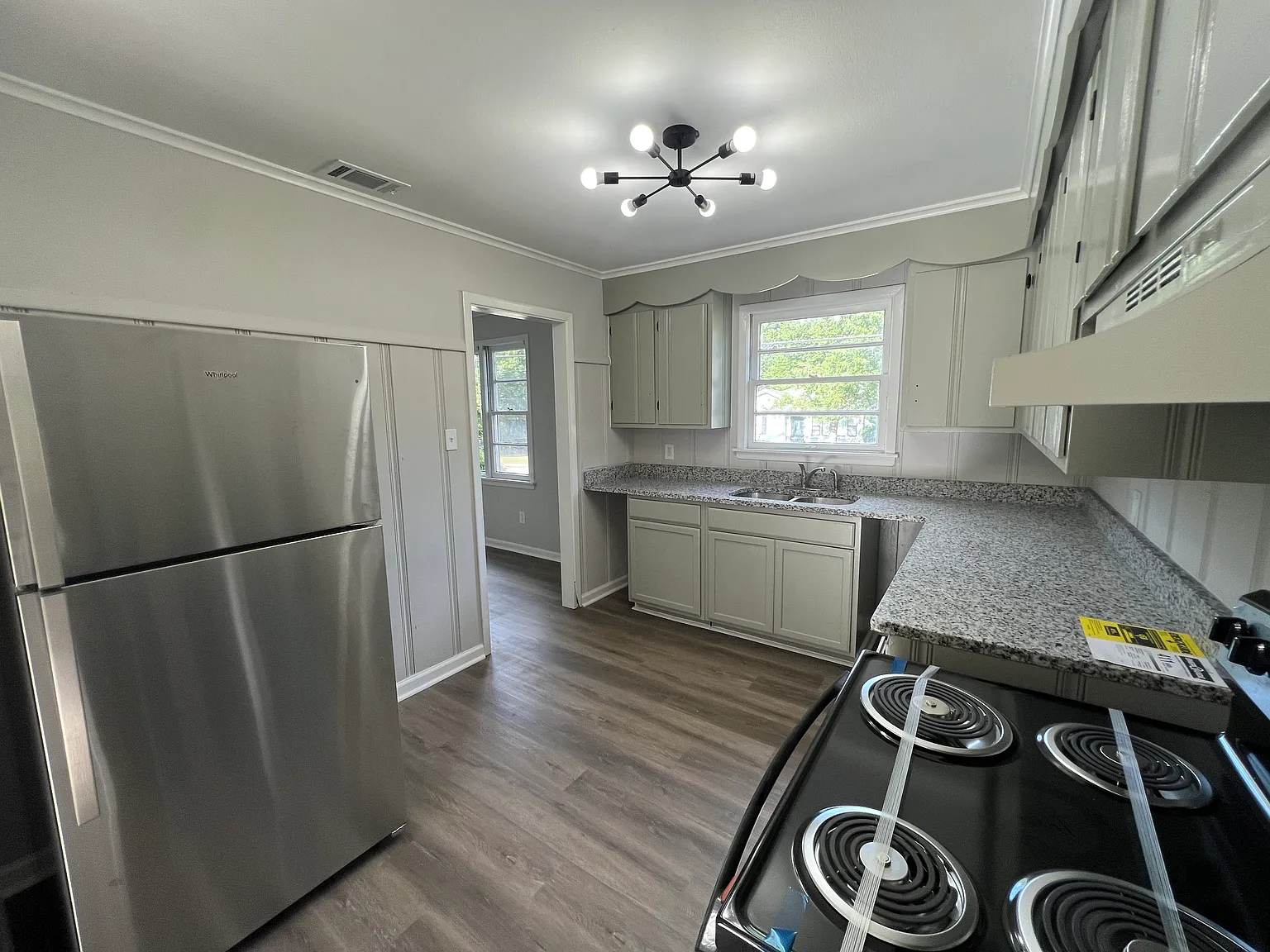 503 S Foster Dr — Photo 4