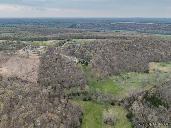 388 Bumble Bee Dr, Linn Creek, MO 65052
