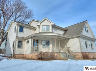 1008 E Aberdeen Dr, Papillion, NE 68046