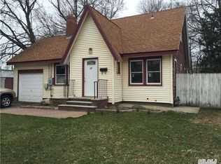 87 Redmond Ave, Bay Shore, NY 11706