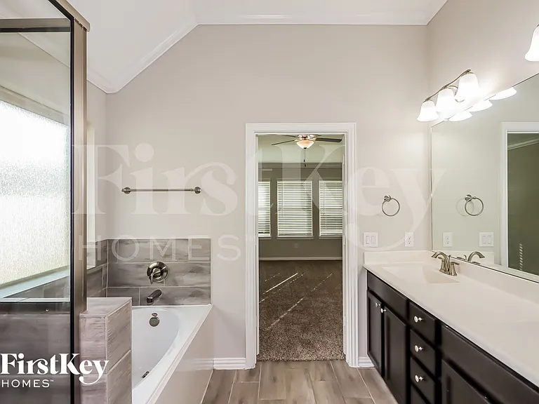 1648 Breezewood Dr — Photo 11