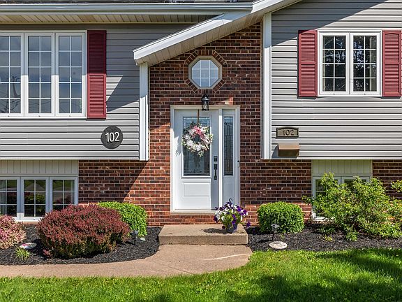 5th image of 102 Crozier Dr