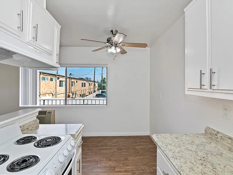 16229 Woodruff — Photo 13