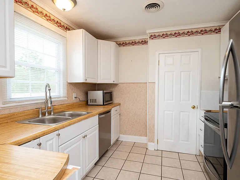 115 Cassidy Dr — Photo 12