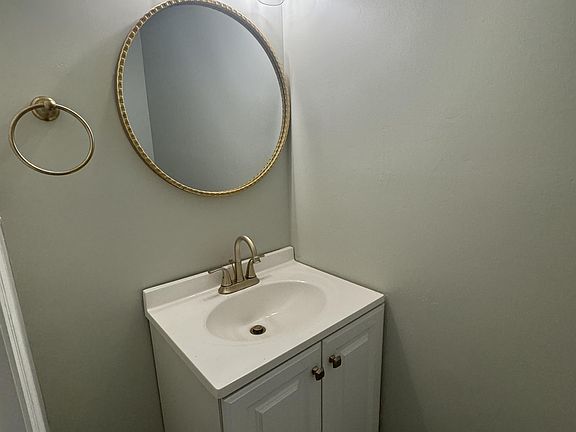 4th image of 2502A Hidden Cove Ct #1