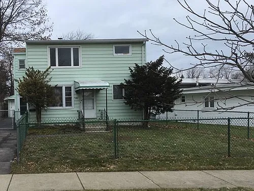 98 Mumford St Photo 1