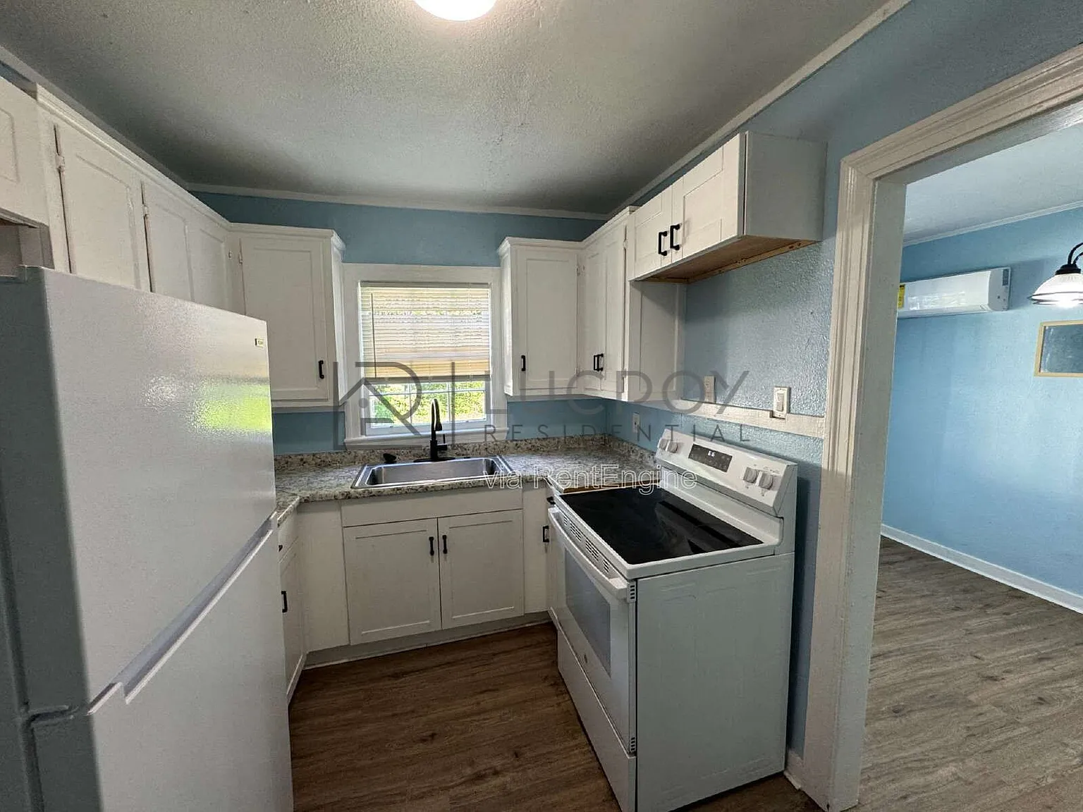 3 bed, 2.0 bath, 1000 sqft, $1,100 — Photo 3