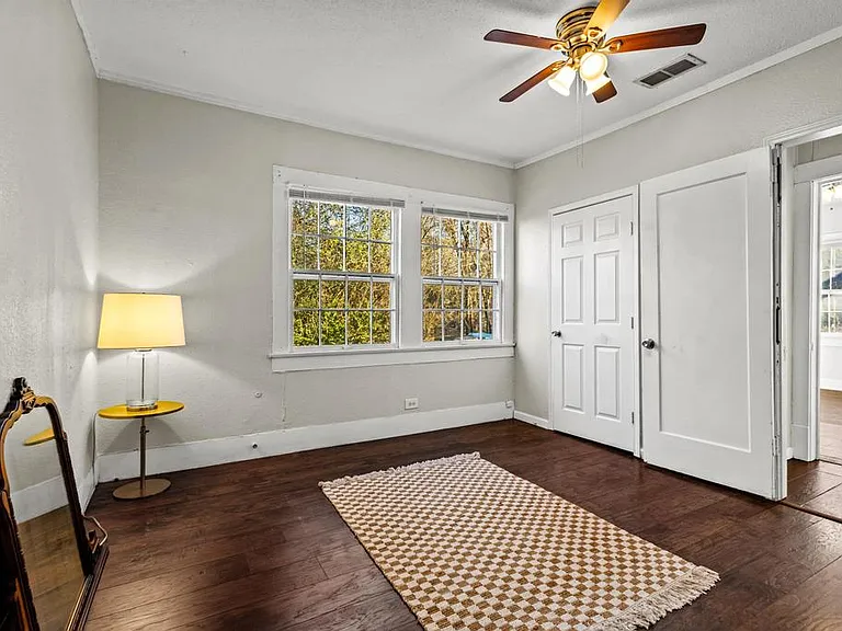 1310 W Morton St — Photo 30